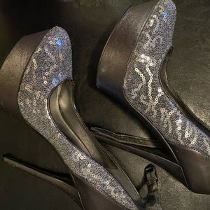 Sequin pewter/silver/gray platform heels.